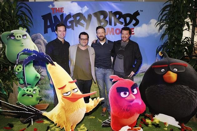 นำทีมให้เสียงพากย์ The Angry Birds Movie